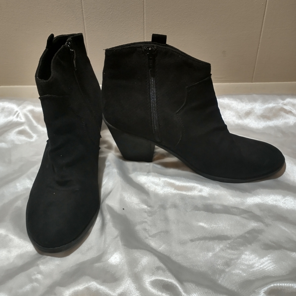 Time & Tru Black Ankle Zip Boots (WMTT48DP024) - Size 11